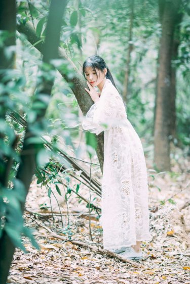 打扑克的男女